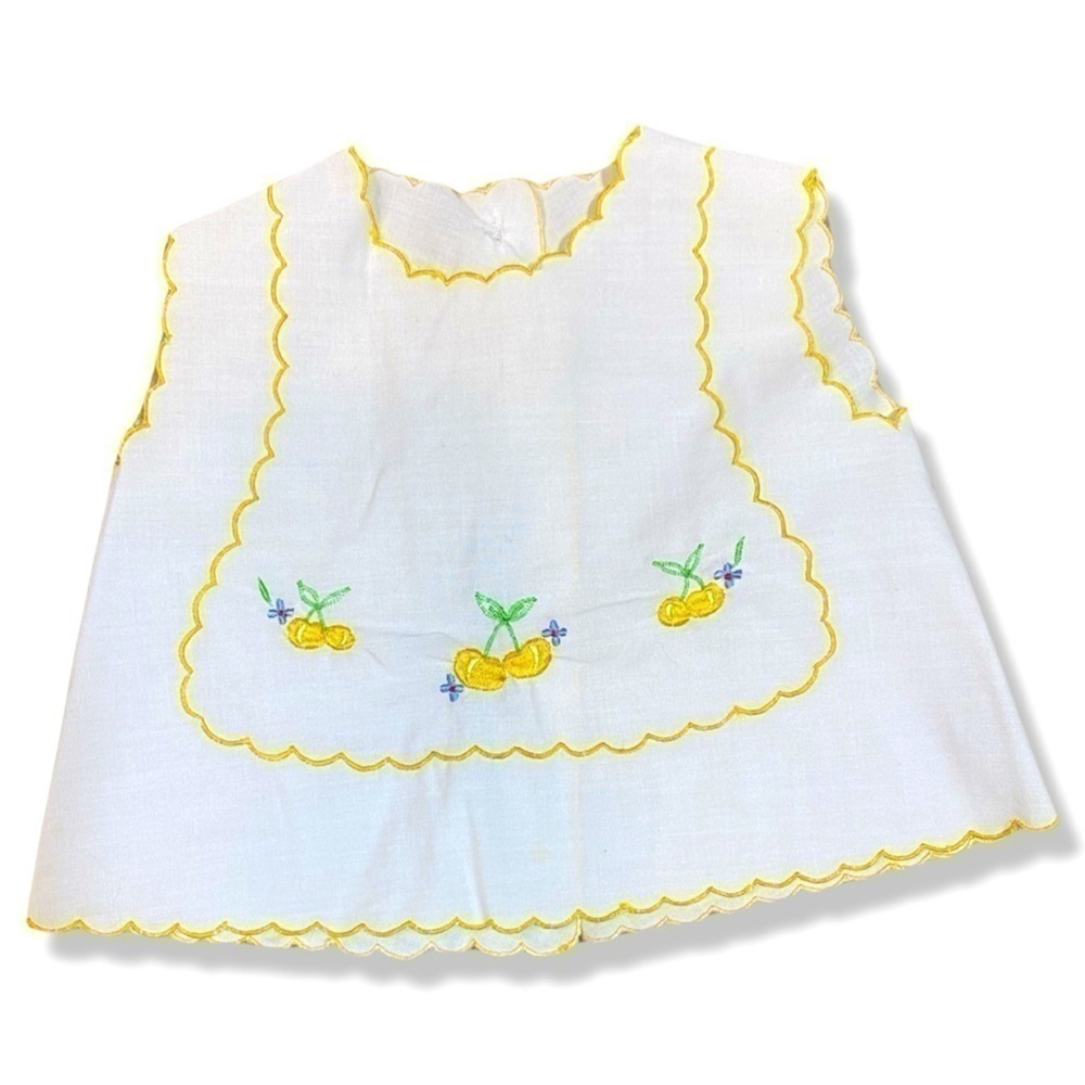 ⭐️Vintage 80s Mayfair Embroidered Cherries Bib